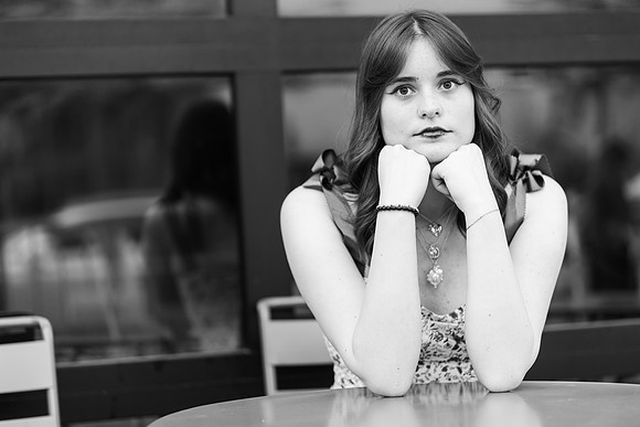 Brooke b&w 0021