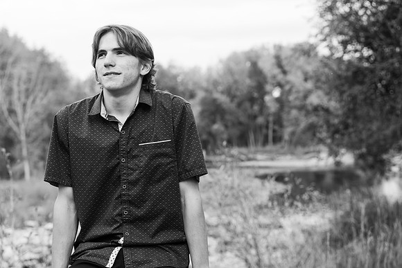 Eli b&w018