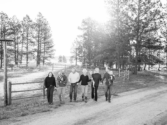 Dillavou Family B&W 0035