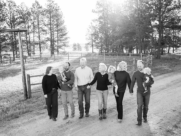 Dillavou Family B&W 0036