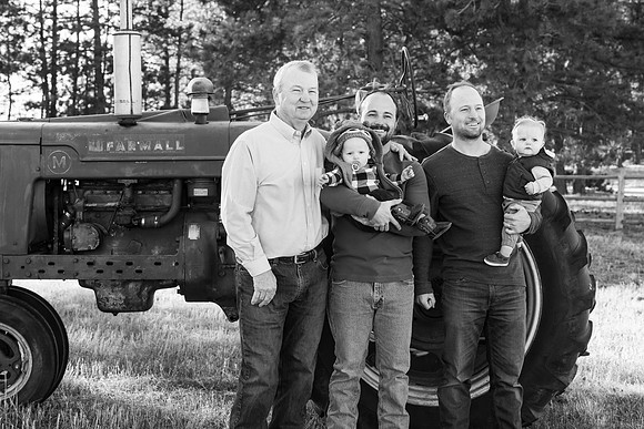 Dillavou Family B&W 0042