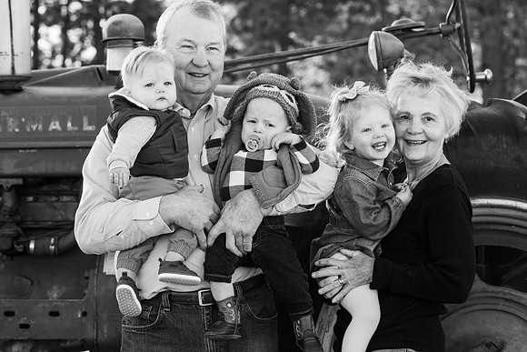 Dillavou Family B&W 0045