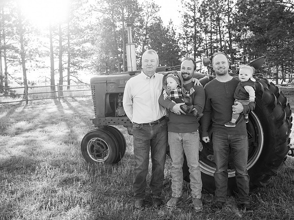 Dillavou Family B&W 0043