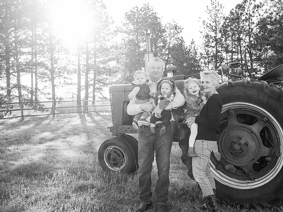 Dillavou Family B&W 0050