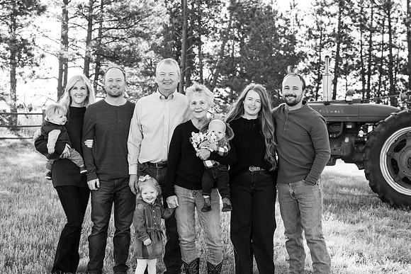 Dillavou Family B&W 0056