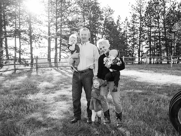 Dillavou Family B&W 0055