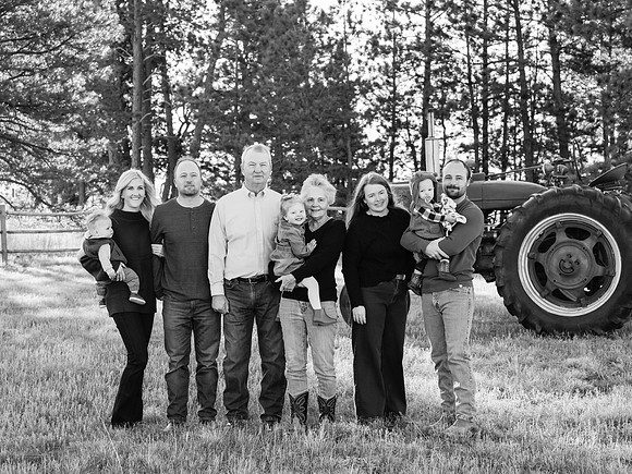 Dillavou Family B&W 0057