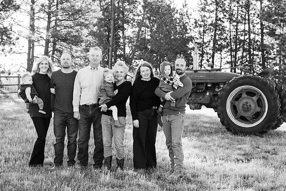 Dillavou Family B&W 0058