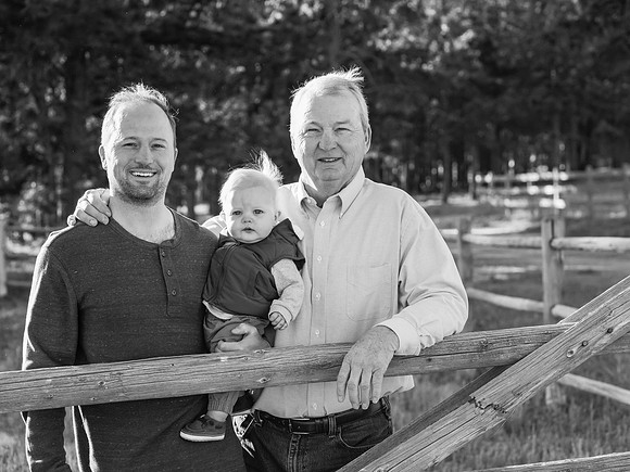 Dillavou Family B&W 0073