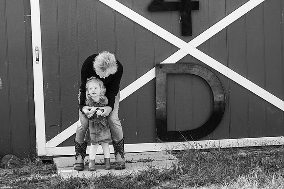 Dillavou Family B&W 0075
