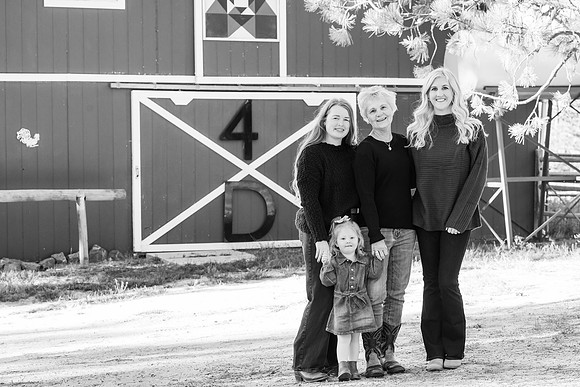 Dillavou Family B&W 0080