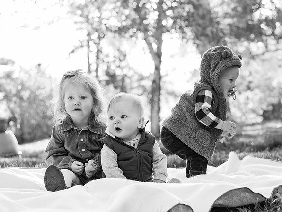 Dillavou Family B&W 0108