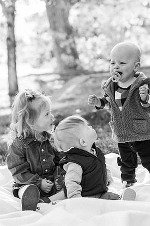 Dillavou Family B&W 0111