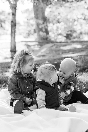 Dillavou Family B&W 0113