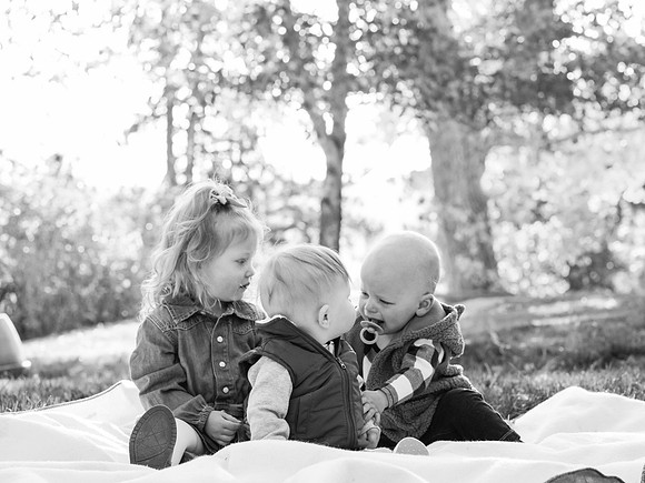 Dillavou Family B&W 0112