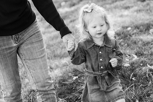 Dillavou Family B&W 0138