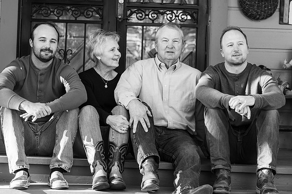 Dillavou Family B&W 0200