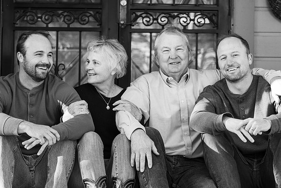 Dillavou Family B&W 0208