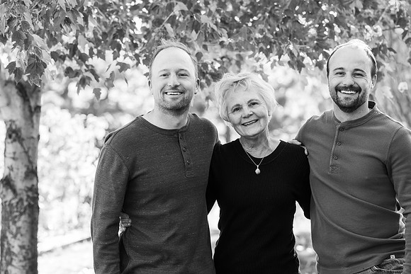 Dillavou Family B&W 0231