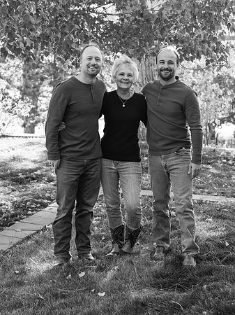 Dillavou Family B&W 0229