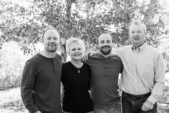 Dillavou Family B&W 0234