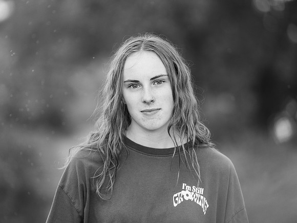 Sophia b&w 0098