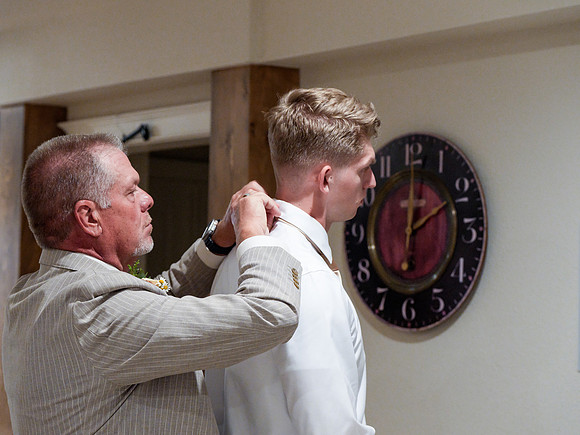 Cannon and Groomsmen getting ready_09.12.26_0074