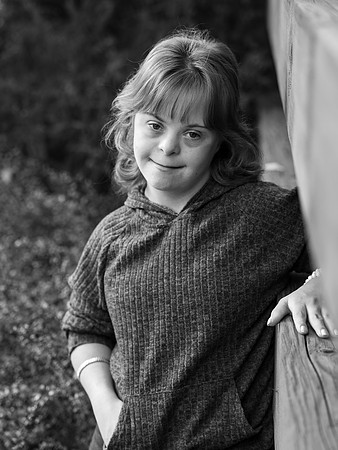 Sarah b&w023