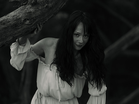 Emma b&w 0076