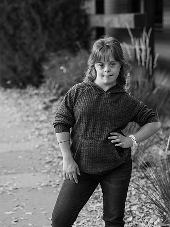 Sarah b&w014