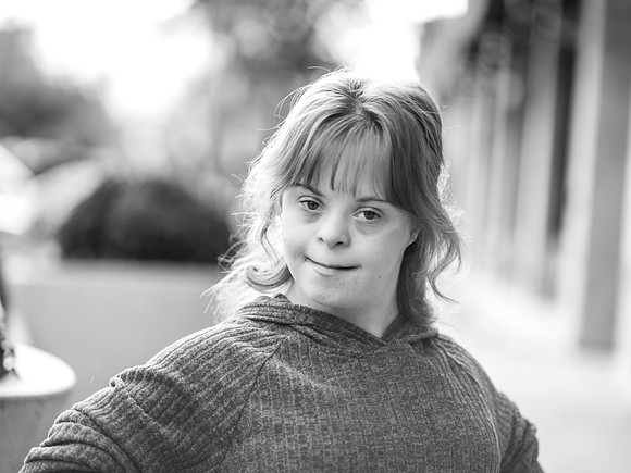 Sarah b&w062