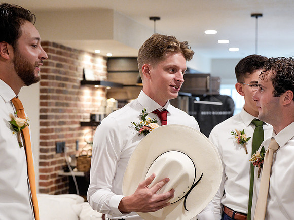 Cannon and Groomsmen getting ready_09.12.26_0106