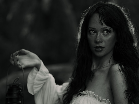 Emma b&w 0087
