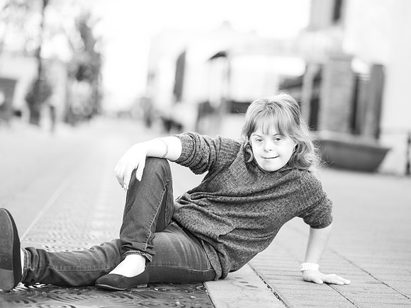 Sarah b&w036