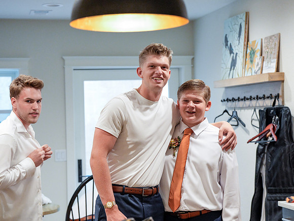Cannon and Groomsmen getting ready_09.12.26_0039