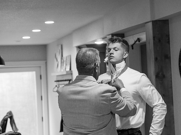 Cannon and Groomsmen getting ready_09.12.26_0070