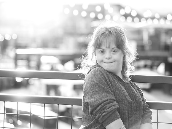 Sarah b&w039
