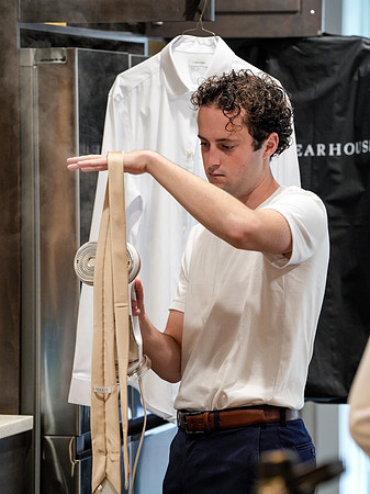 Cannon and Groomsmen getting ready_09.12.26_0009