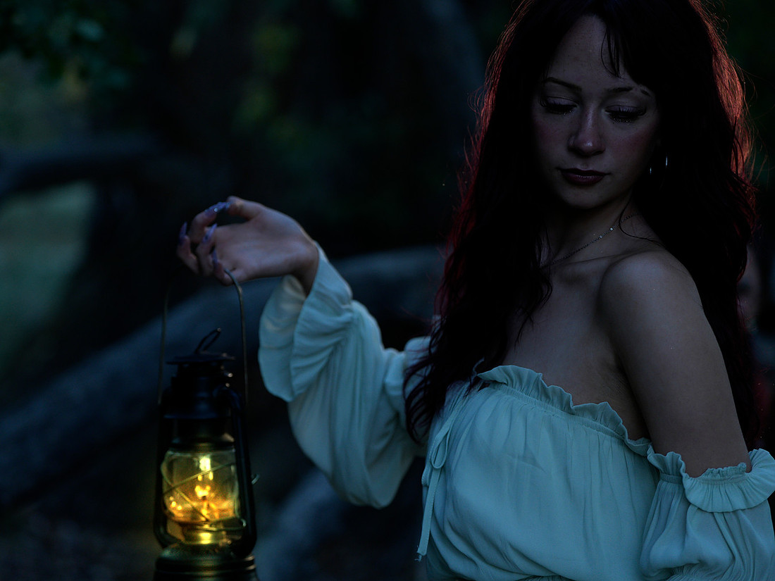 Emma lantern lit 0088