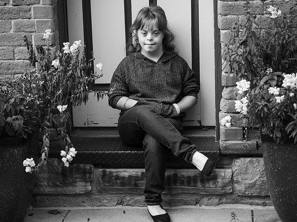 Sarah b&w046