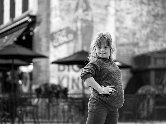Sarah b&w066