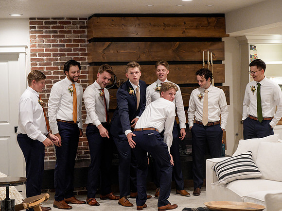 Cannon and Groomsmen getting ready_09.12.26_0108