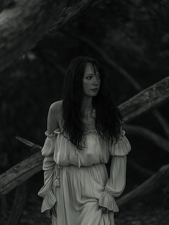Emma b&w 0073