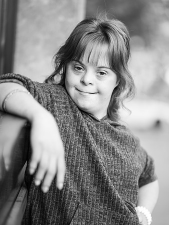 Sarah b&w064