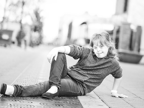 Sarah b&w037