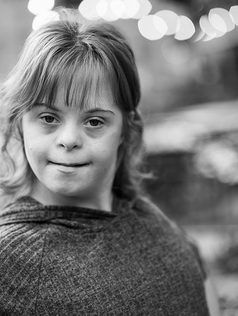 Sarah b&w073