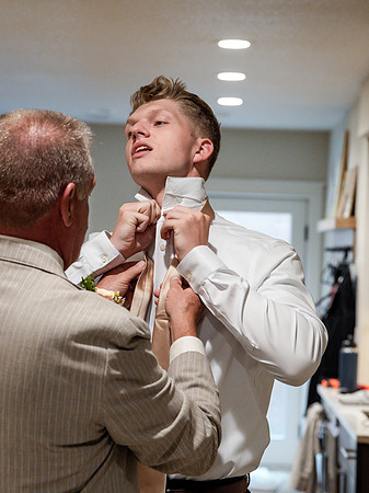 Cannon and Groomsmen getting ready_09.12.26_0068