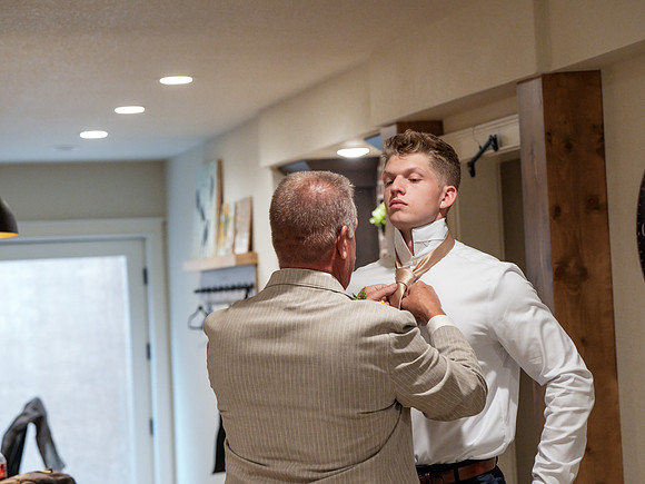 Cannon and Groomsmen getting ready_09.12.26_0070