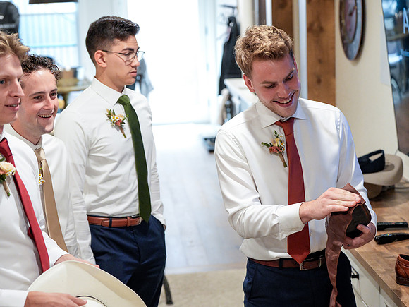 Cannon and Groomsmen getting ready_09.12.26_0102