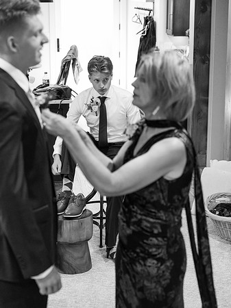 Cannon and Groomsmen getting ready_09.12.26_0083